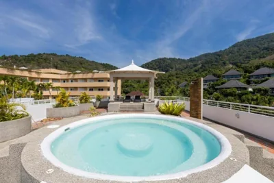 Monolocale attico con vasca idromassaggio — Phunawa Resort Phuket Karon Beach